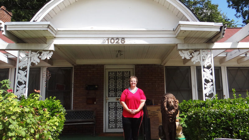 1026 N. Beckley Avenue: visiting Pat Hall